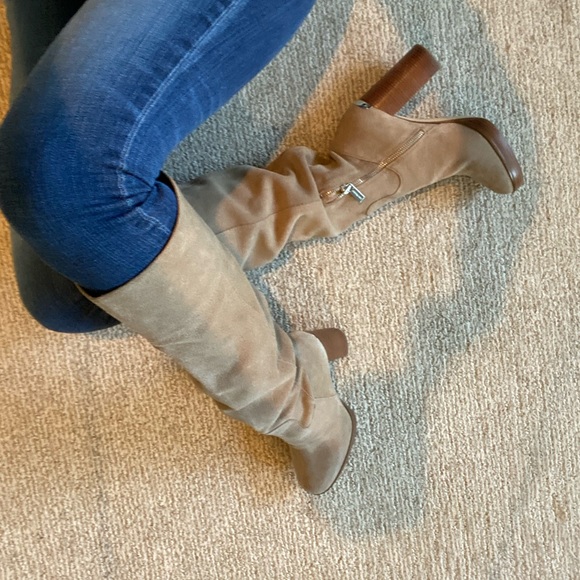 ❤️🔥HP🔥Michael Kors Suede Boots❤️ - Picture 2 of 9